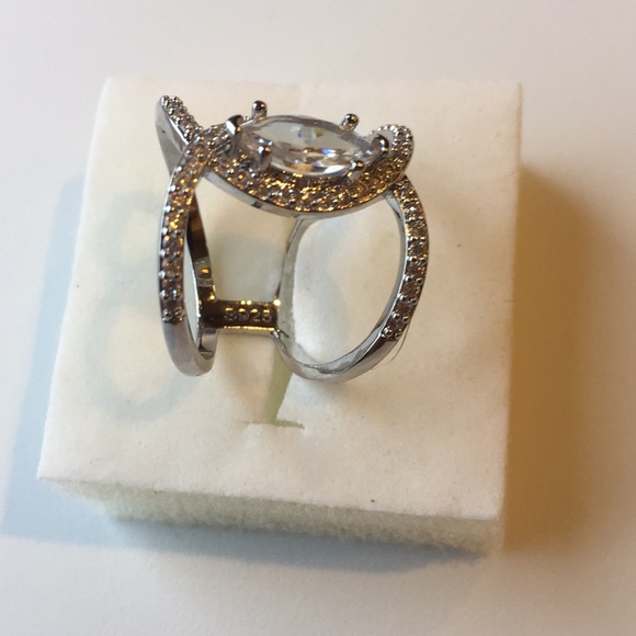 Stamped S925(sterling silver2 carats sapphire RING - Picture 3 of 5